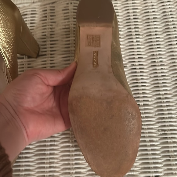 Louise et Cie Metallic Gold Leather Round Toed Heels Size 6.5 - Picture 16 of 16